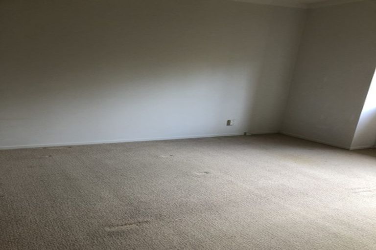 Photo of property in 2/13 Waitemata Road, Hauraki, Auckland, 0622