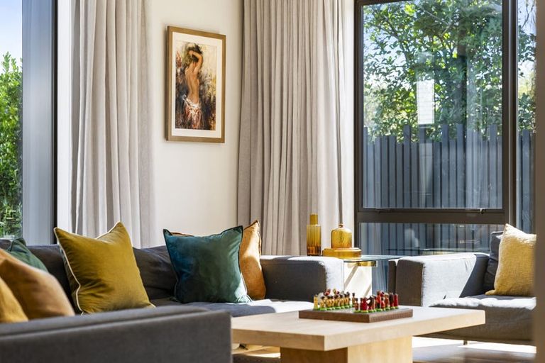 Photo of property in 21 Oscar Road, Greenhithe, Auckland, 0632