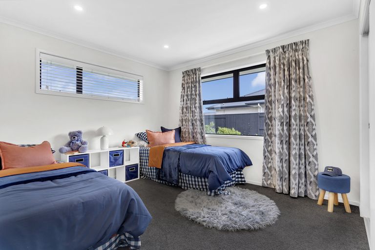 Photo of property in 15 Maple Grove, Kingston, Wellington, 6021