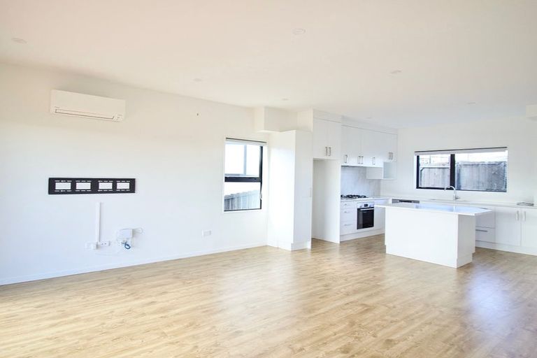 Photo of property in 11a Putiputi Way, Papakura, 2110