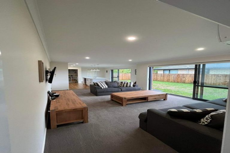 Photo of property in 15 Nukuroa Close, Waitara, 4320