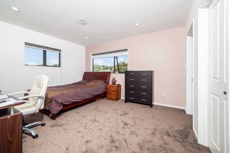 Photo of property in 3b De Val Drive, Titirangi, Auckland, 0604