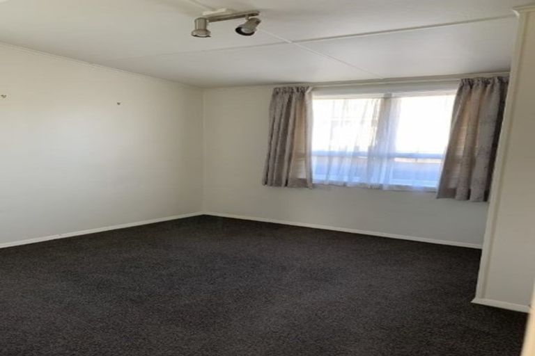 Photo of property in 33 Tuckers Road, Redwood, Christchurch, 8051