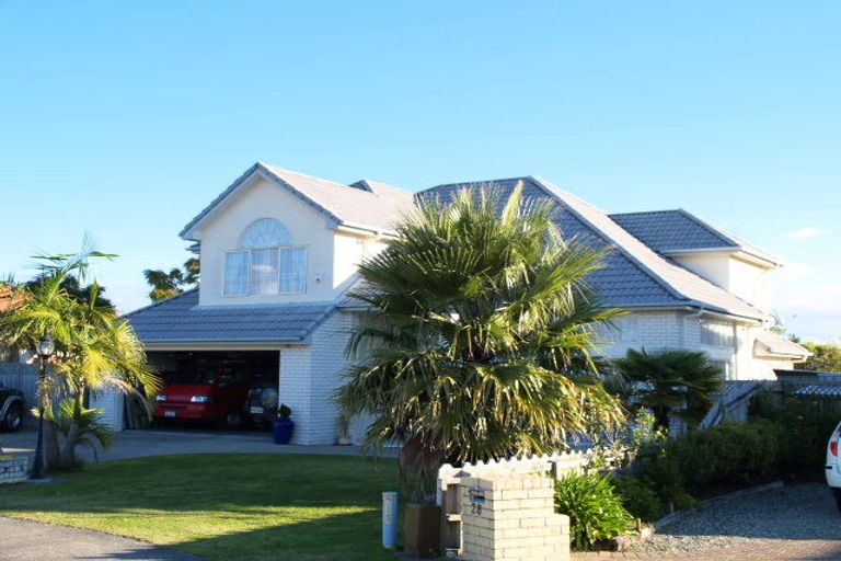 Photo of property in 26 Montecito Place, Golflands, Auckland, 2013