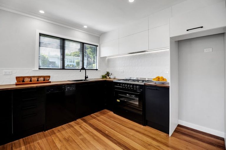 Photo of property in 226 Tukapa Street, Westown, New Plymouth, 4310