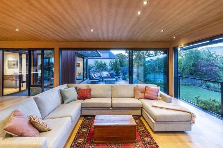 Photo of property in 35 Poynder Avenue, Merivale, Christchurch, 8014