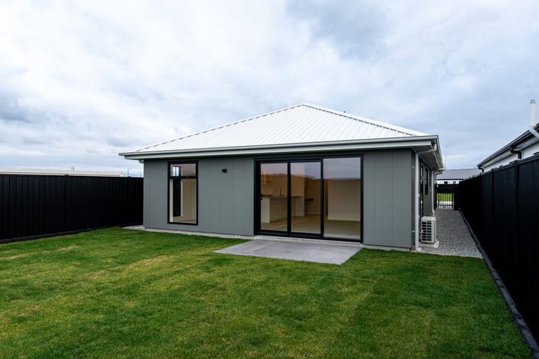 Photo of property in 32 Mcgarry Drive, Kaiapoi, 7630