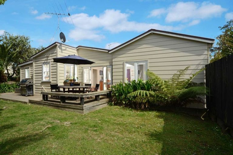 Photo of property in 2/42c Schnapper Rock Road, Schnapper Rock, Auckland, 0632