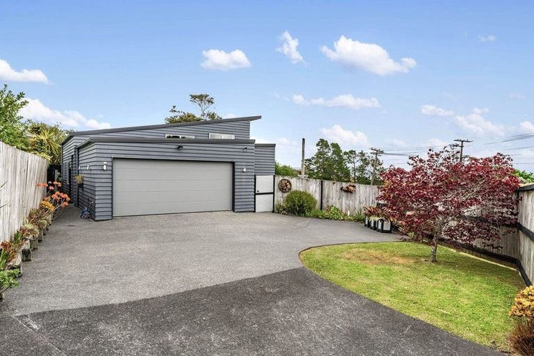 Photo of property in 34 Sunnyhaven Avenue, Beach Haven, Auckland, 0626