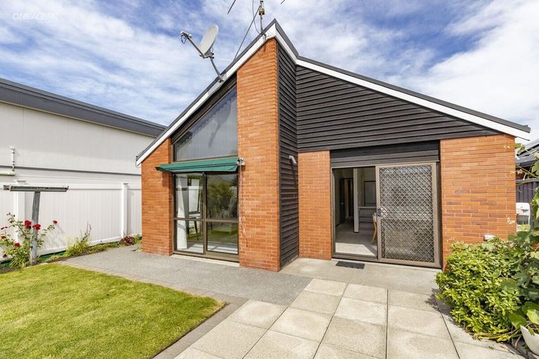 Photo of property in 2/104 Trafalgar Street, St Albans, Christchurch, 8014