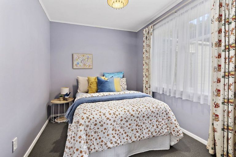 Photo of property in 11 Chester Road, Tawa, Wellington, 5028