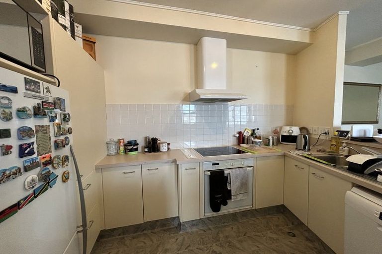 Photo of property in 17 Kent Terrace - Kent Apartments, 5b/16 Kent Terrace, Mount Victoria, Wellington, 6011