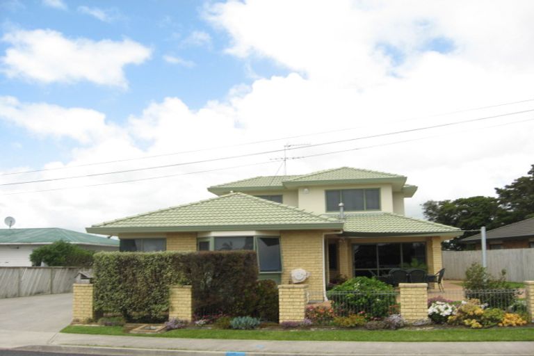 Photo of property in 1 Gatland Road, Opaheke, Papakura, 2113