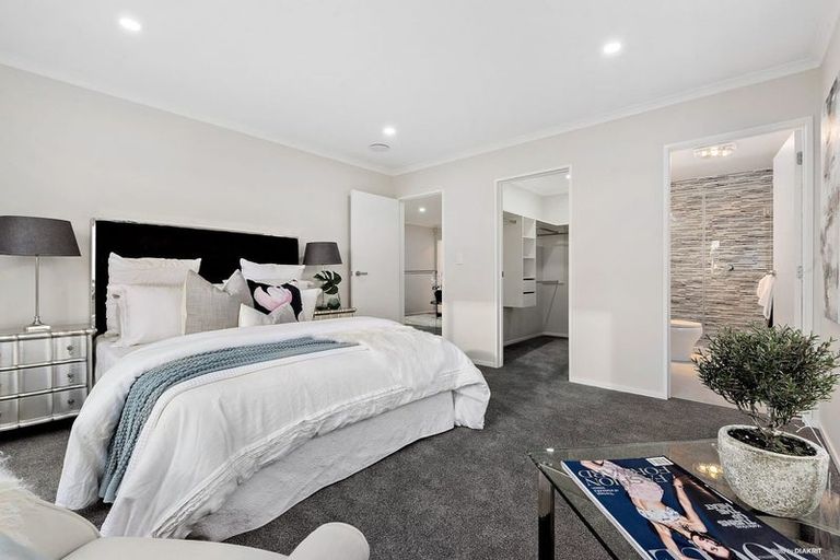 Photo of property in 24 Reelick Avenue, Pakuranga Heights, Auckland, 2010