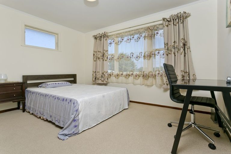 Photo of property in 40 Bond Crescent, Forrest Hill, Auckland, 0620