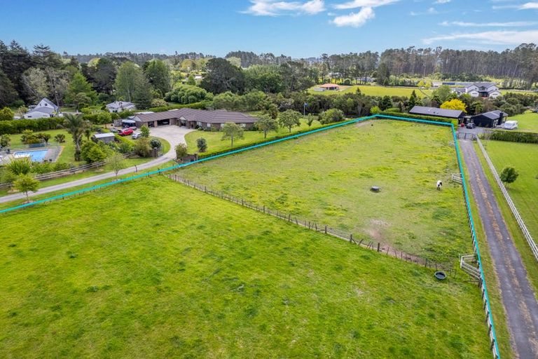 Photo of property in 38 Farrand Road, Kumeu, 0891
