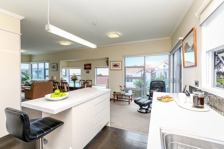 Photo of property in 2 Cutfield Road, New Plymouth, 4310