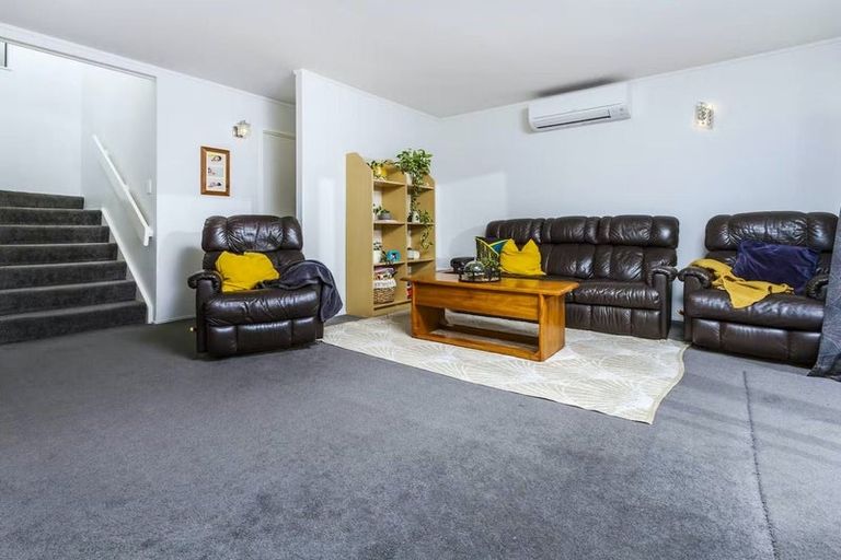 Photo of property in 1/31 Sunnyfield Crescent, Glenfield, Auckland, 0629