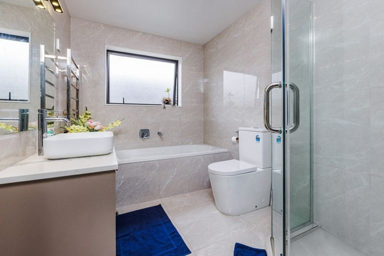 Photo of property in 32 Carrickdawson Drive, Flat Bush, Auckland, 2019