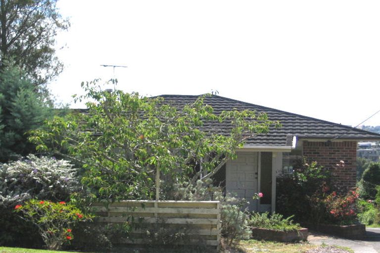 Photo of property in 8 Garadice Road, Rothesay Bay, Auckland, 0630
