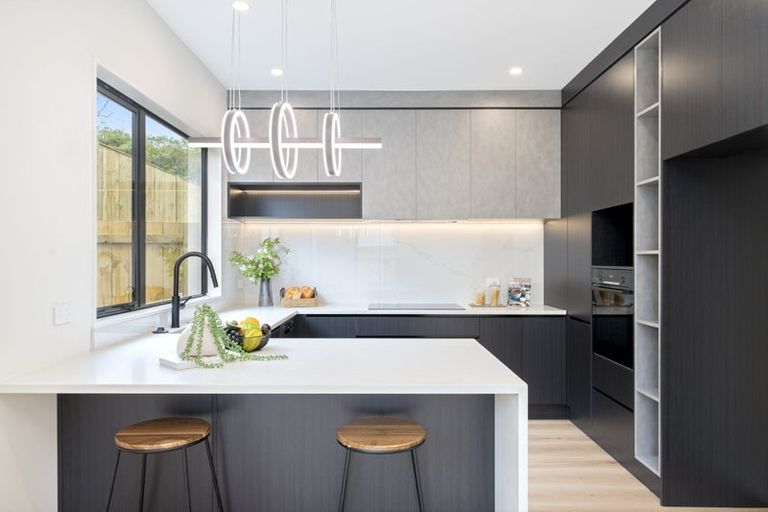 Photo of property in 33 Taipahitini Road, Rosehill, 2113