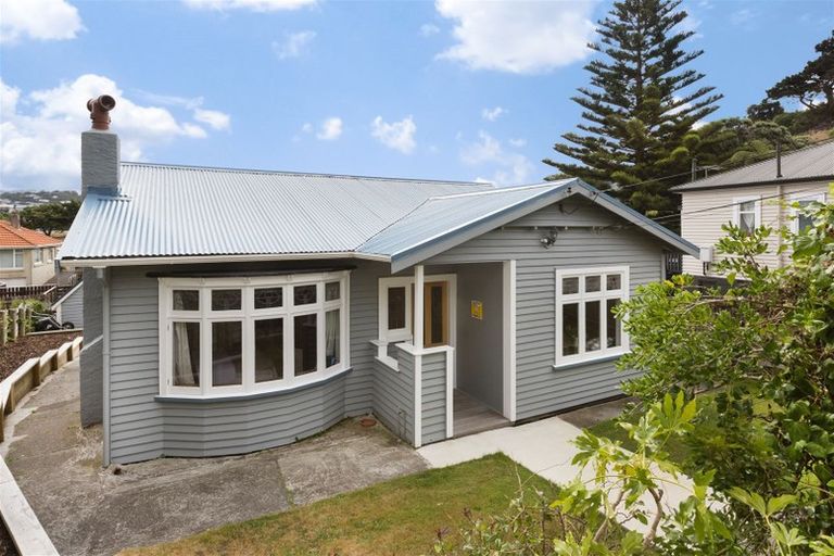 Photo of property in 102 Wexford Road, Miramar, Wellington, 6022