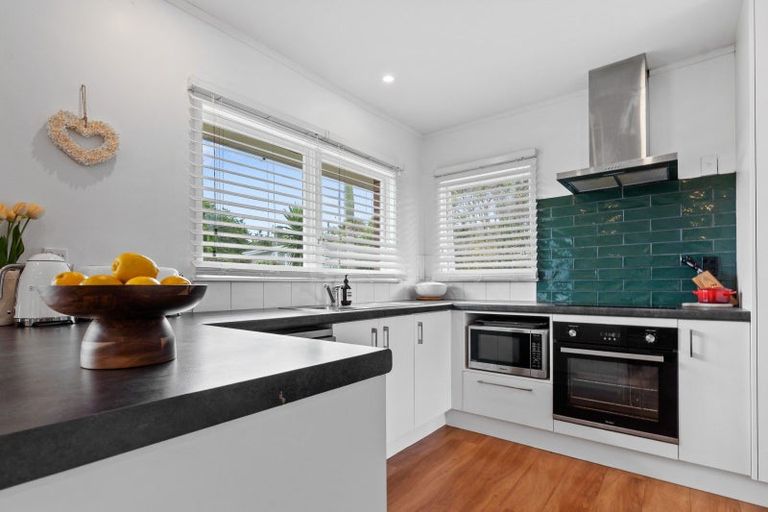 Photo of property in 3/3 Marsh Avenue, Forrest Hill, Auckland, 0620