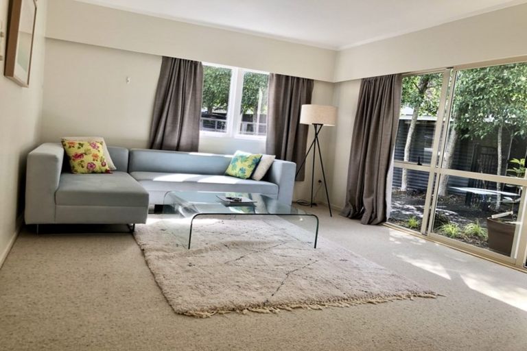 Photo of property in 2/16 Rangitoto Terrace, Milford, Auckland, 0620