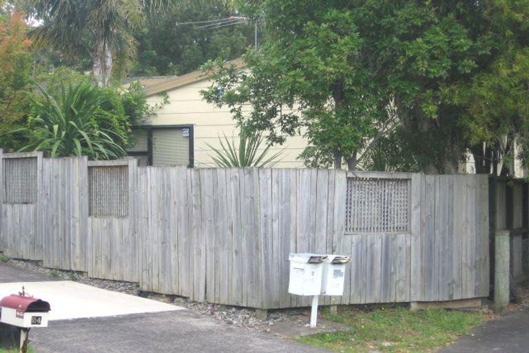 Photo of property in 1/26 Sunward Rise, Glenfield, Auckland, 0629