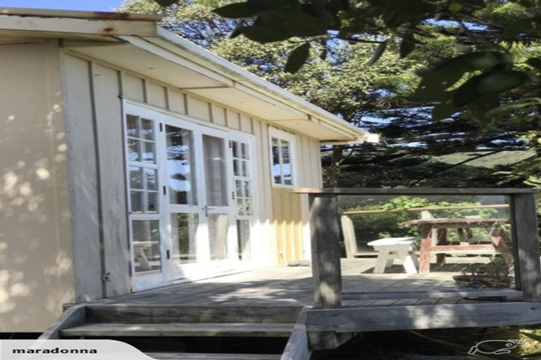 Photo of property in 30 Garden Road, Piha, New Lynn, 0772