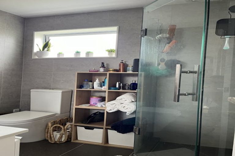 Photo of property in 8 Advene Road, Cockle Bay, Auckland, 2014