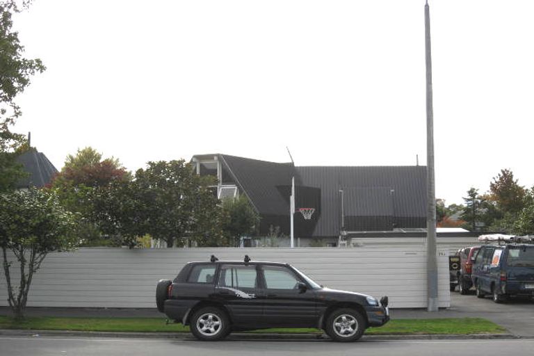 Photo of property in 74 Memorial Avenue, Ilam, Christchurch, 8053