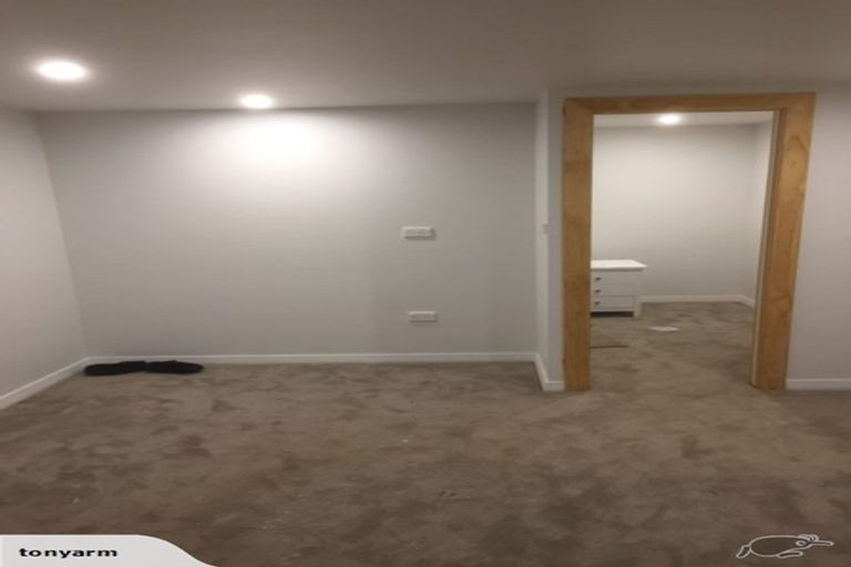 Photo of property in 32 The Brae, Mount Pleasant, Christchurch, 8081