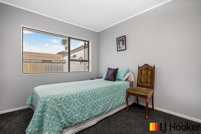 Photo of property in 1/3 Seaward Place, Wattle Downs, Auckland, 2103