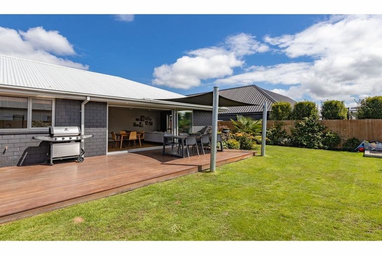 Photo of property in 8 Polish Settlers Place, Marshland, Christchurch, 8083