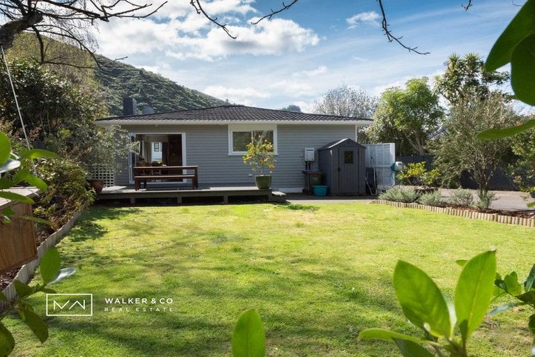 Photo of property in 40 Larchmont Grove, Totara Park, Upper Hutt, 5018