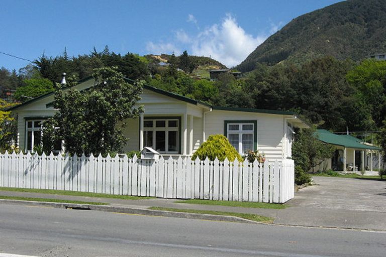 Photo of property in 55 Kent Street, Picton, 7220
