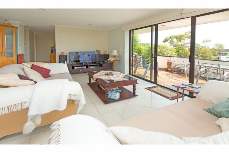 Photo of property in 115 Pacific Parade, Army Bay, Whangaparaoa, 0930