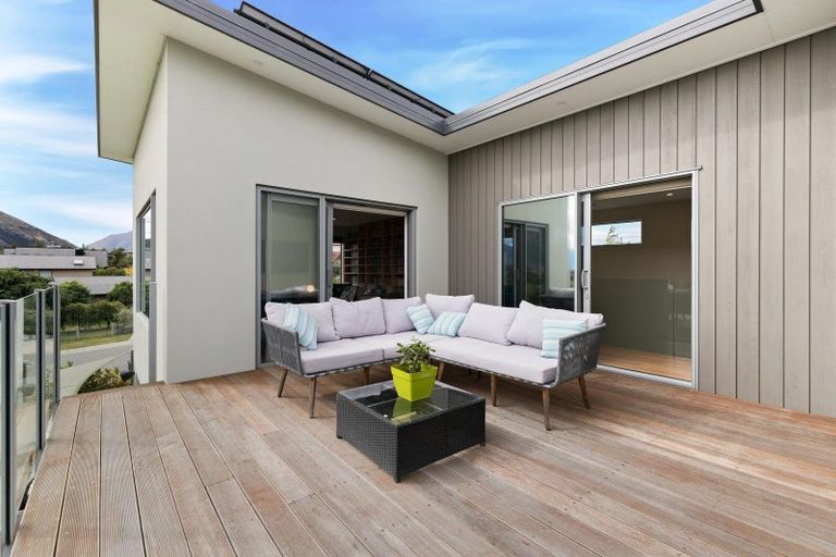 Photo of property in 28 Minaret Ridge, Wanaka, 9305