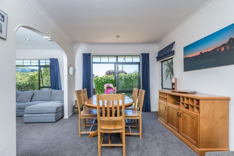 Photo of property in 2 Ridley Green, Churton Park, Wellington, 6037