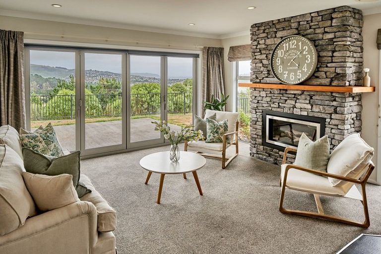 Photo of property in 2 Hauroko Glen, Aotea, Porirua, 5024