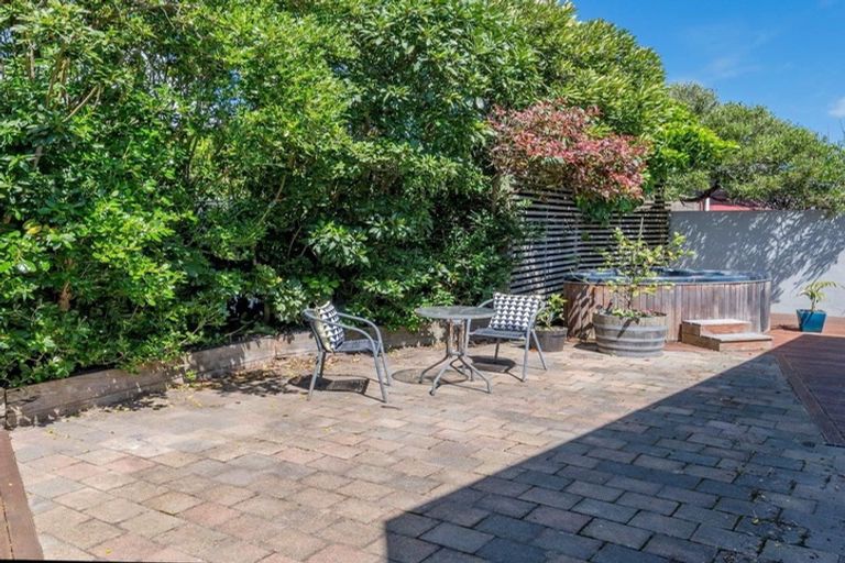 Photo of property in 6b Whitmore Grove, Waikanae Beach, Waikanae, 5036