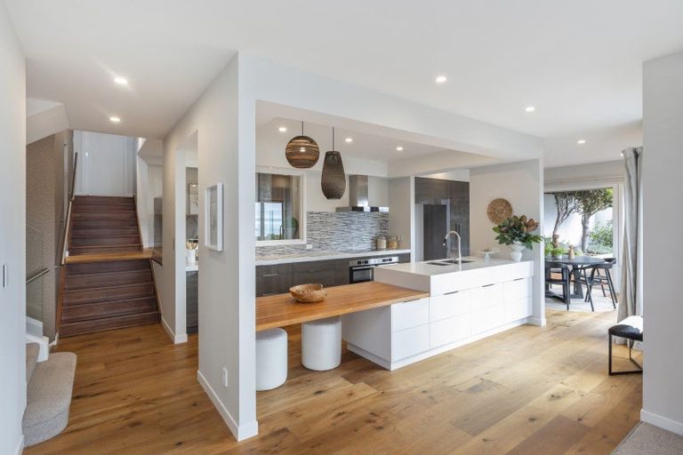 Photo of property in 2 Challenger Lane, Redcliffs, Christchurch, 8081