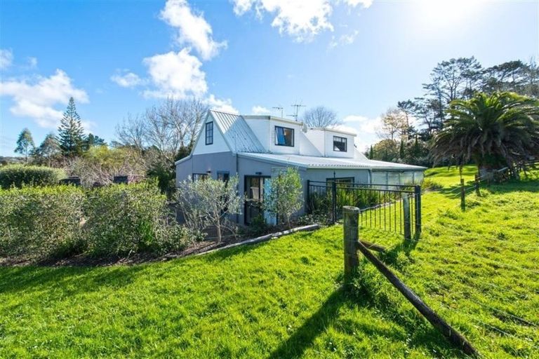 Photo of property in 87 Tawa Road, Kumeu, 0891