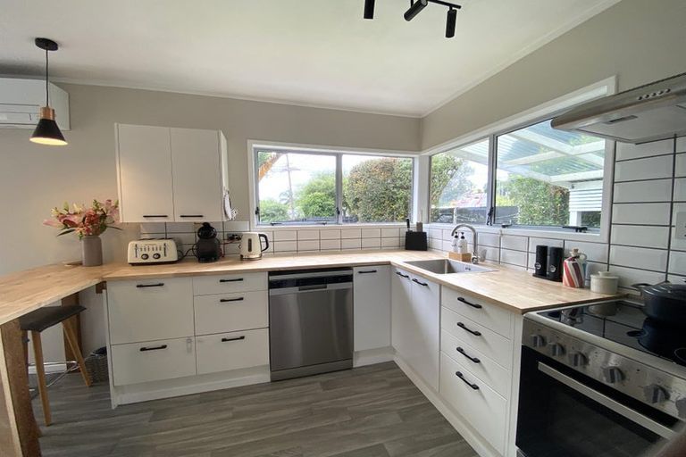 Photo of property in 1/38 Aeroview Drive, Beach Haven, Auckland, 0626