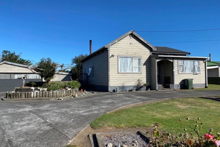 Photo of property in 49 Collingwood Street, Eltham, 4322