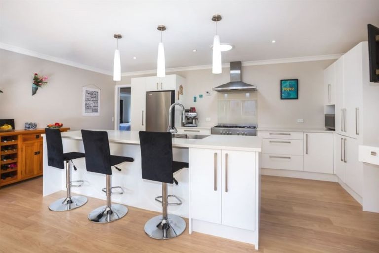 Photo of property in 7 Tasman Close, Aotea, Porirua, 5024