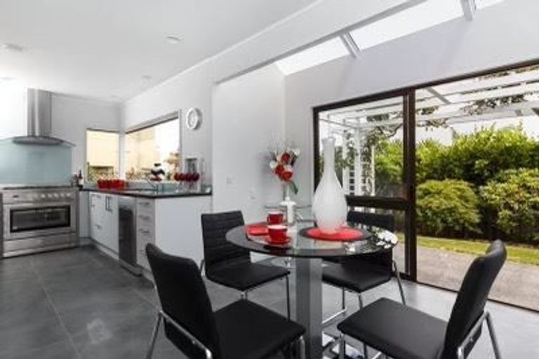Photo of property in 1/6 Glucina Avenue, West Harbour, Auckland, 0618