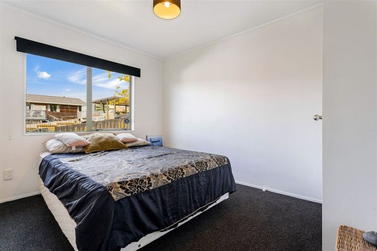 Photo of property in 1 Maywood Crescent, Glen Eden, Auckland, 0602