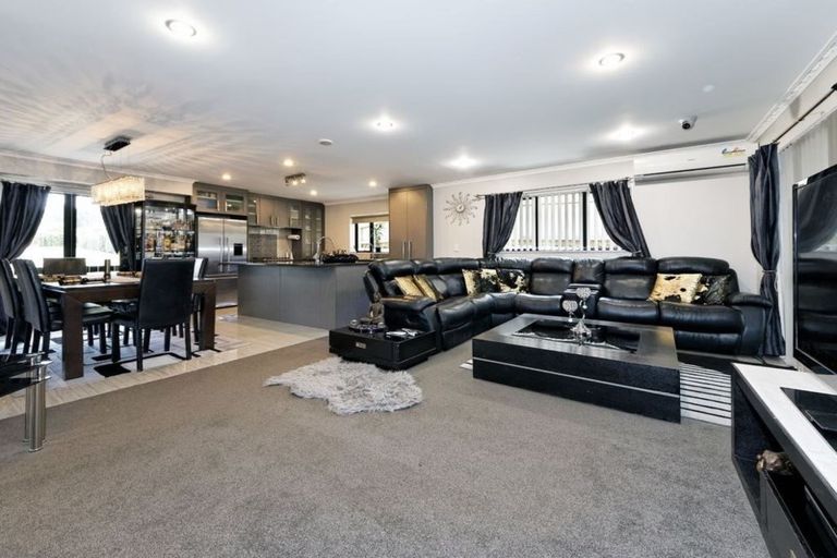 Photo of property in 14 Bradnor Meadows Drive, Swanson, Auckland, 0612